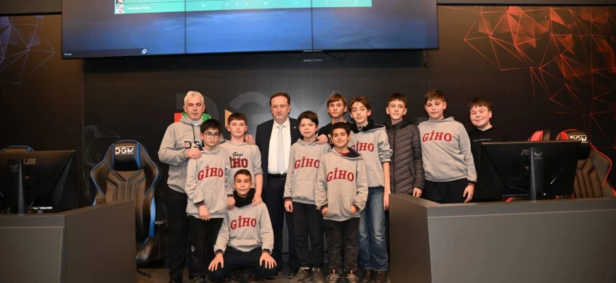 BAŞKAN ORKAN GENÇLERLE BİRARAYA GELDİ