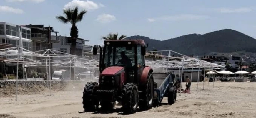 BURHANİYE'DE BAYRAM ÖNCESİ PLAJLARDA DETAYLI TEMİZLİK